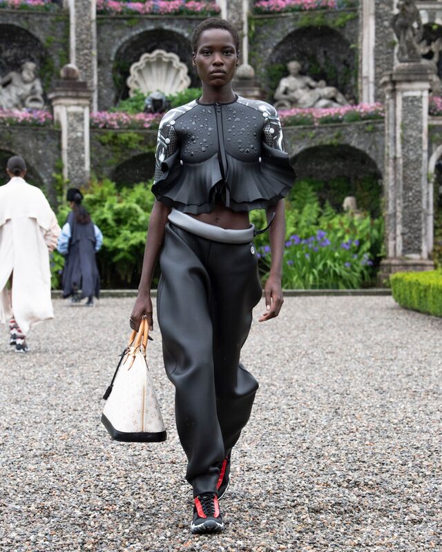 LVCRUISE24_RUNWAYLOOK_3