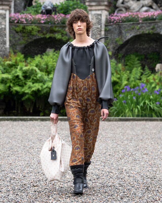 LVCRUISE24_RUNWAYLOOK_9