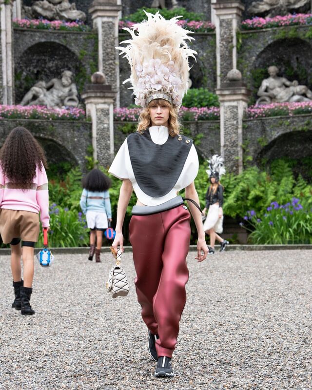 LVCRUISE24_RUNWAYLOOK_14