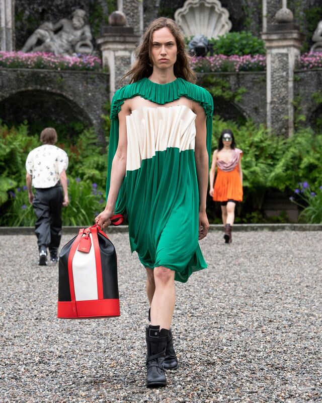 LVCRUISE24_RUNWAYLOOK_20