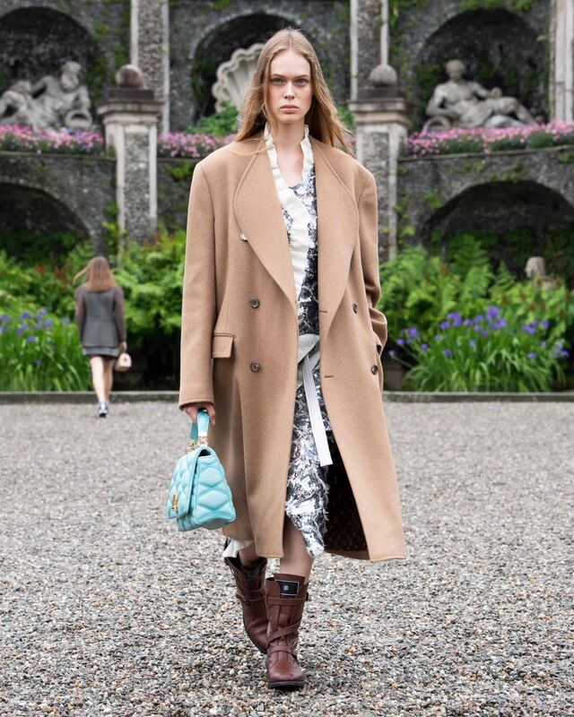LVCRUISE24_RUNWAYLOOK_26