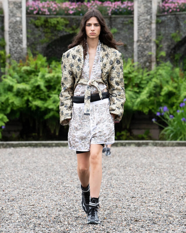 LVCRUISE24_RUNWAYLOOK_35