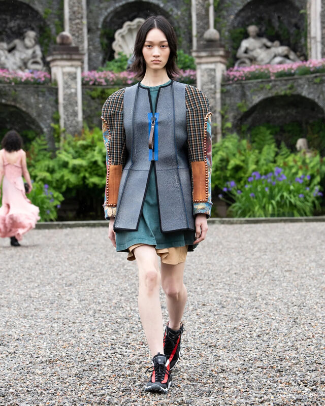 LVCRUISE24_RUNWAYLOOK_37