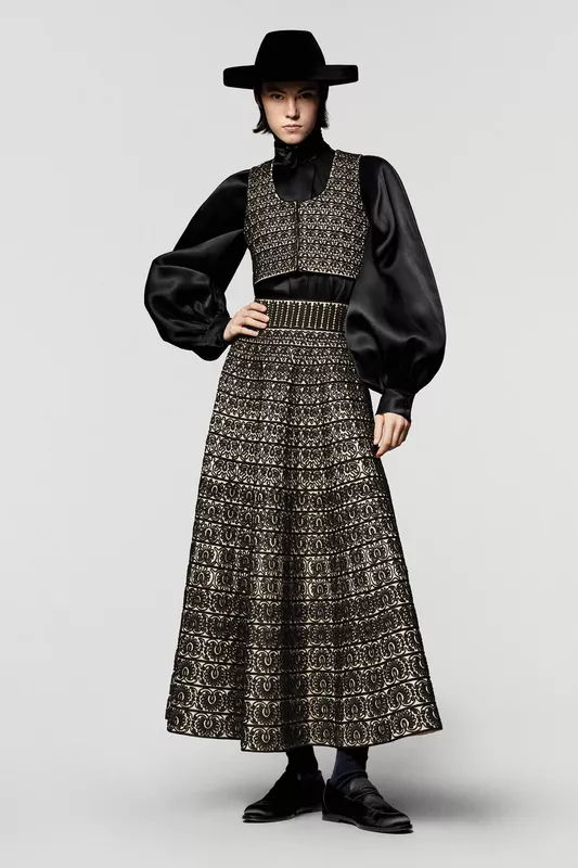 00065-loro-piana-fall-2025-ready-to-wear-credit-brand