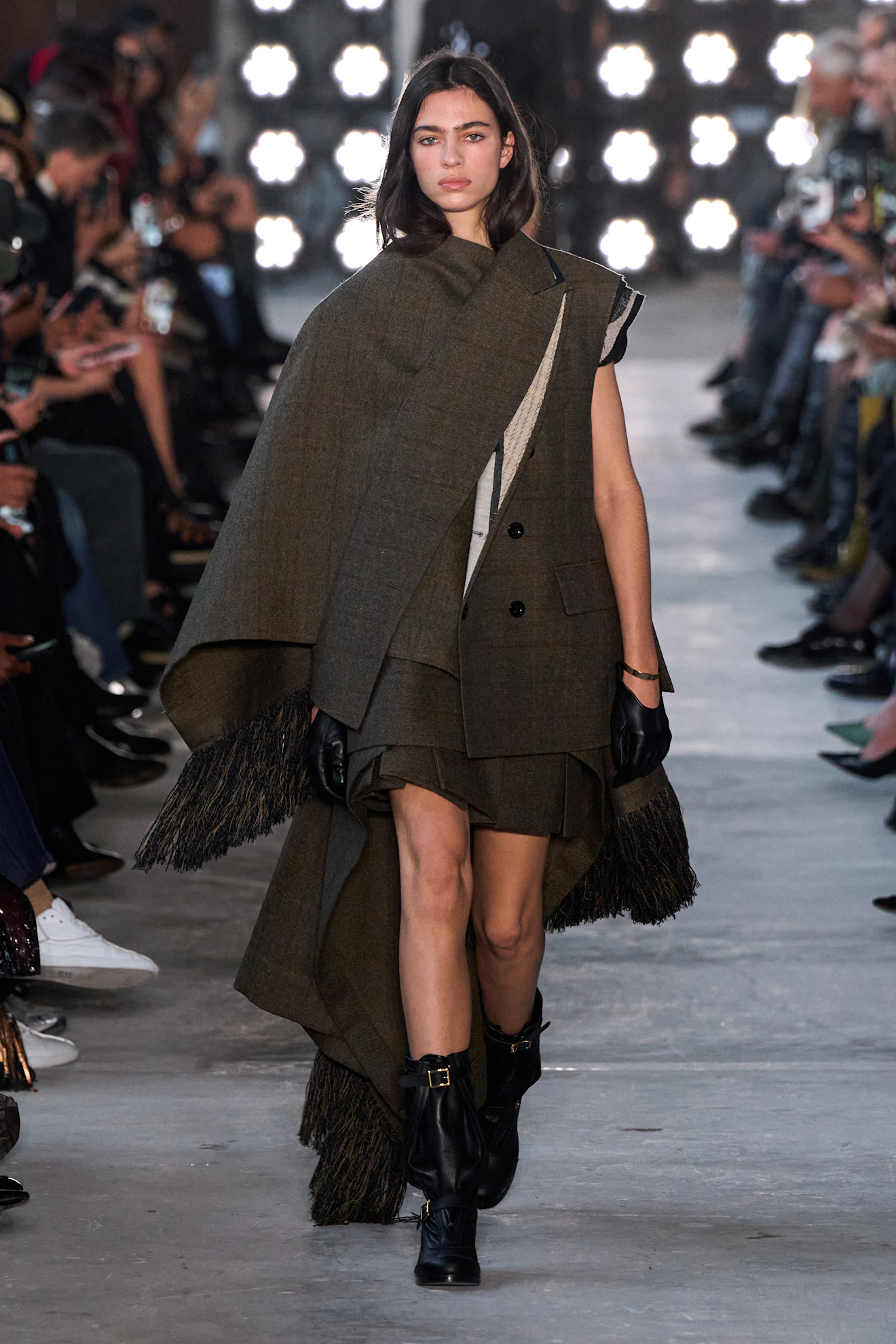 Sacai F25 001