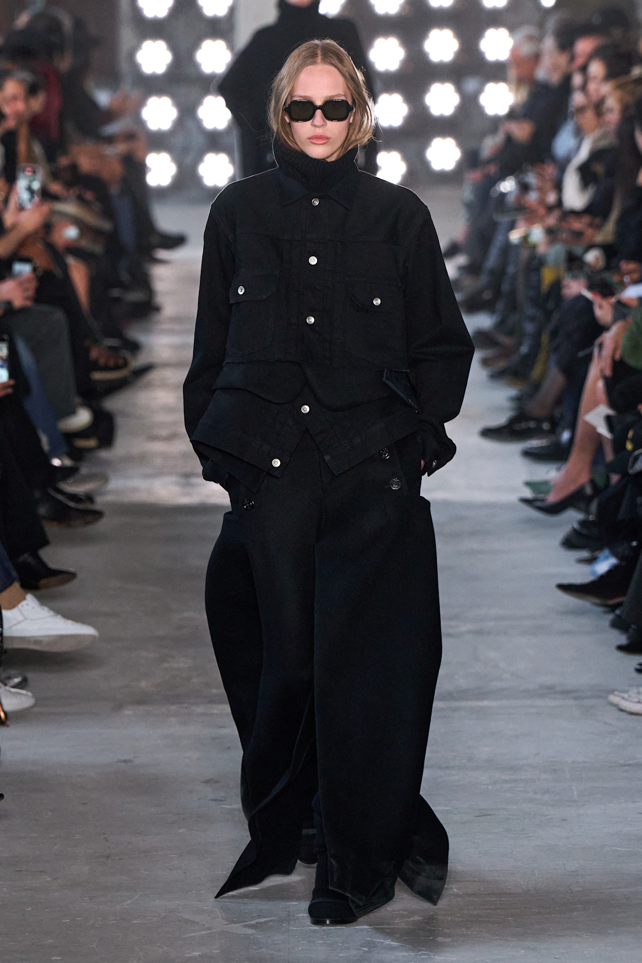 Sacai F25 030