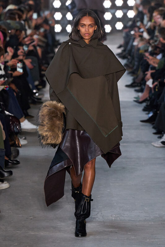 Sacai F25 010