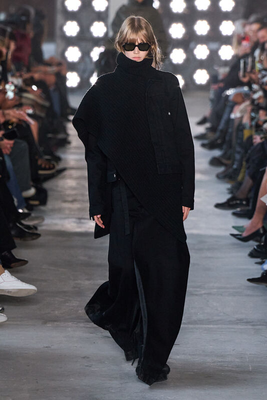 Sacai F25 031