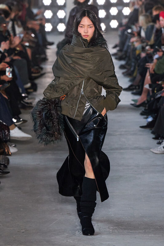 Sacai F25 032