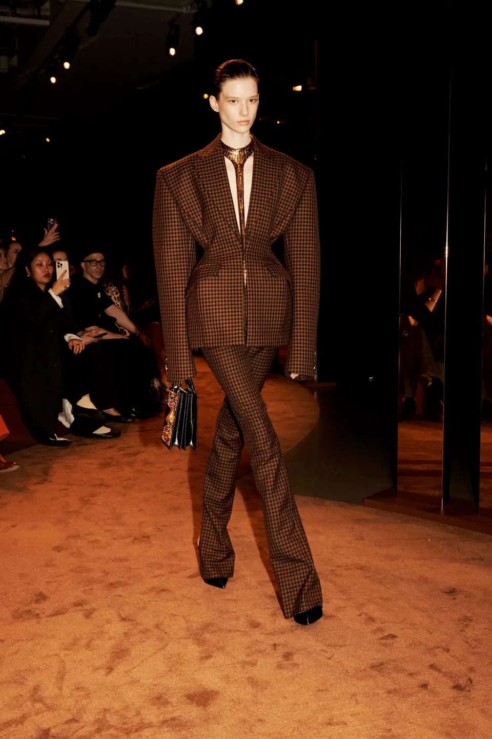 00007-schiaparelli-fall-2025-ready-to-wear-courtesy-of-schiaparelli