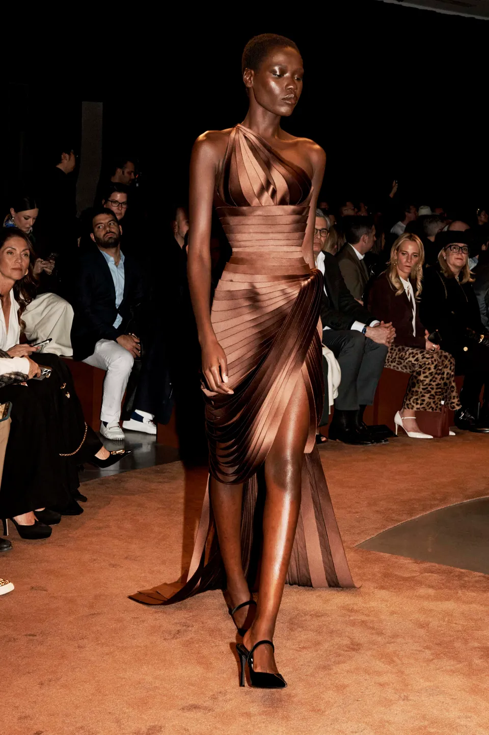 00020-schiaparelli-fall-2025-ready-to-wear-courtesy-of-schiaparelli