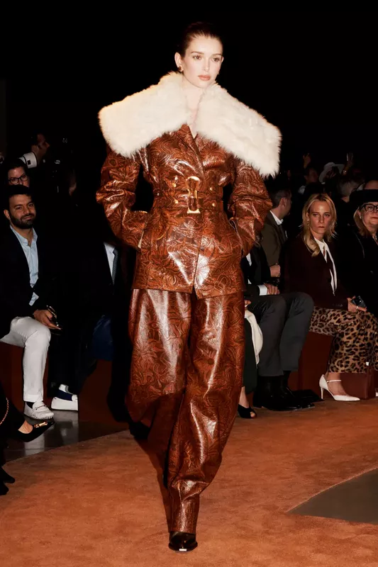 00006-schiaparelli-fall-2025-ready-to-wear-courtesy-of-schiaparelli