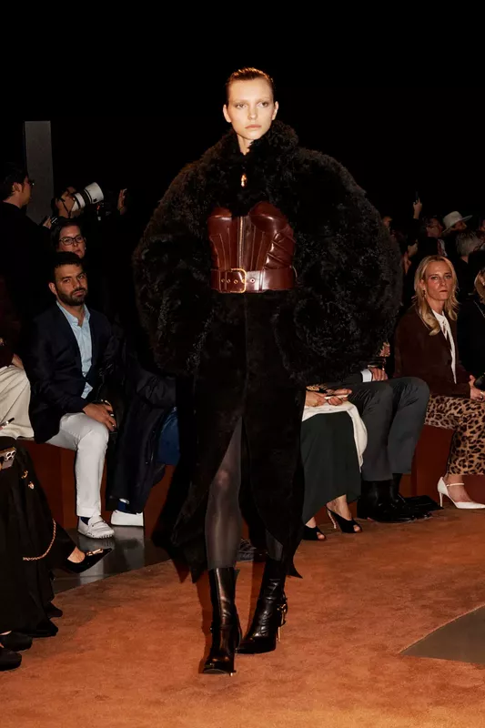 00011-schiaparelli-fall-2025-ready-to-wear-courtesy-of-schiaparelli