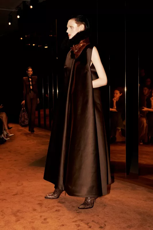 00012-schiaparelli-fall-2025-ready-to-wear-courtesy-of-schiaparelli