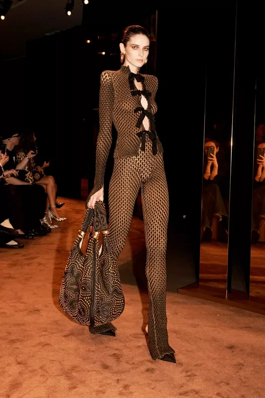 00013-schiaparelli-fall-2025-ready-to-wear-courtesy-of-schiaparelli