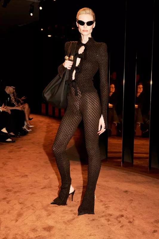 00015-schiaparelli-fall-2025-ready-to-wear-courtesy-of-schiaparelli