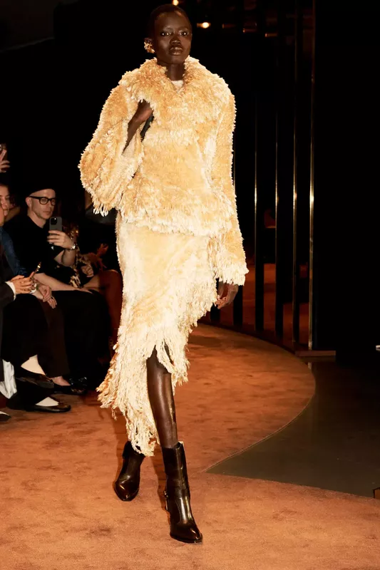 00017-schiaparelli-fall-2025-ready-to-wear-courtesy-of-schiaparelli