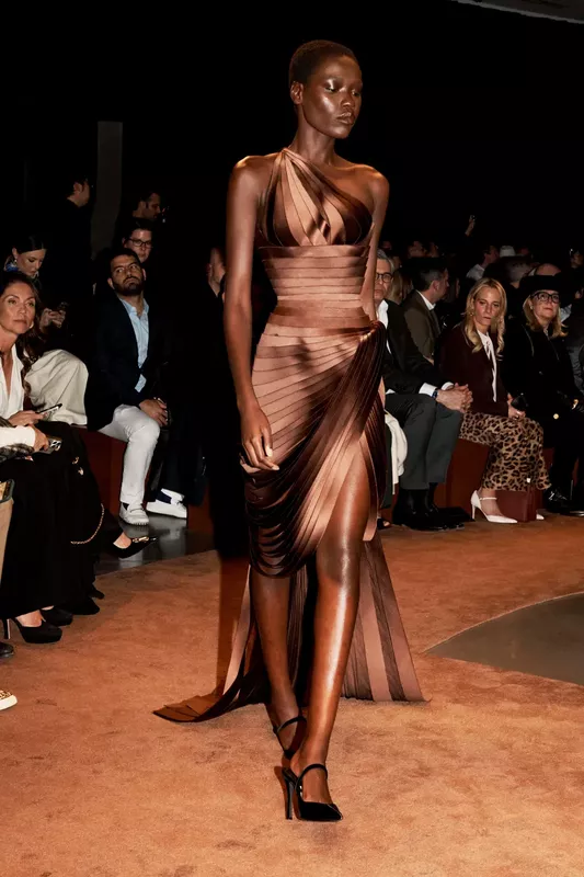 00020-schiaparelli-fall-2025-ready-to-wear-courtesy-of-schiaparelli