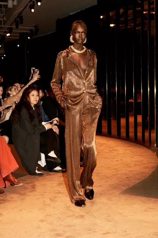 00021-schiaparelli-fall-2025-ready-to-wear-courtesy-of-schiaparelli
