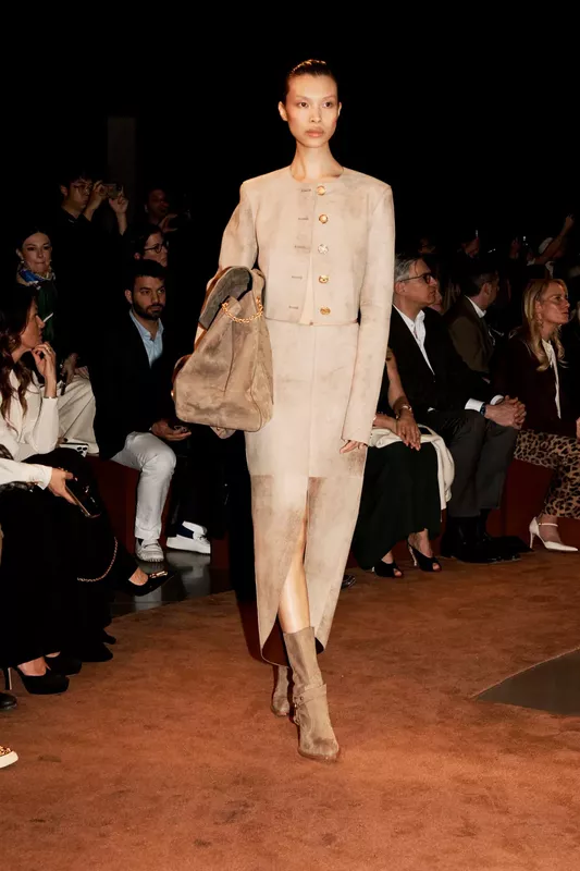 00025-schiaparelli-fall-2025-ready-to-wear-courtesy-of-schiaparelli