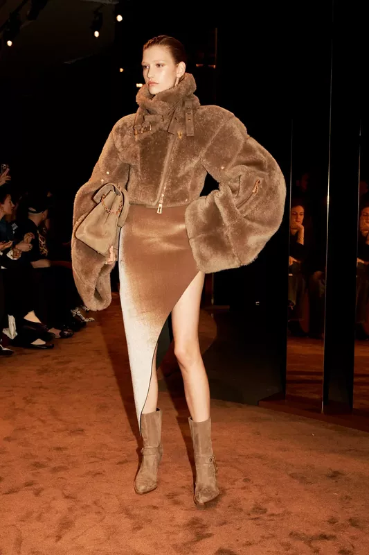00026-schiaparelli-fall-2025-ready-to-wear-courtesy-of-schiaparelli