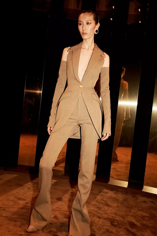 00027-schiaparelli-fall-2025-ready-to-wear-courtesy-of-schiaparelli