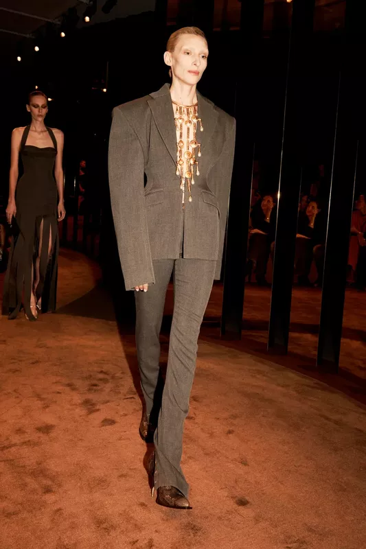 00028-schiaparelli-fall-2025-ready-to-wear-courtesy-of-schiaparelli