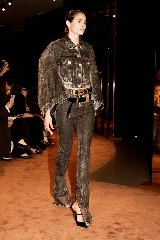 00032-schiaparelli-fall-2025-ready-to-wear-courtesy-of-schiaparelli