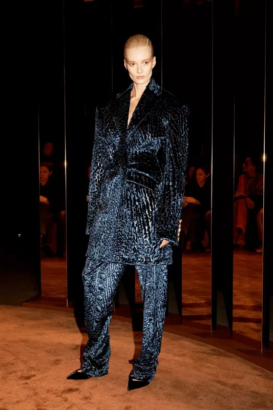 00035-schiaparelli-fall-2025-ready-to-wear-courtesy-of-schiaparelli