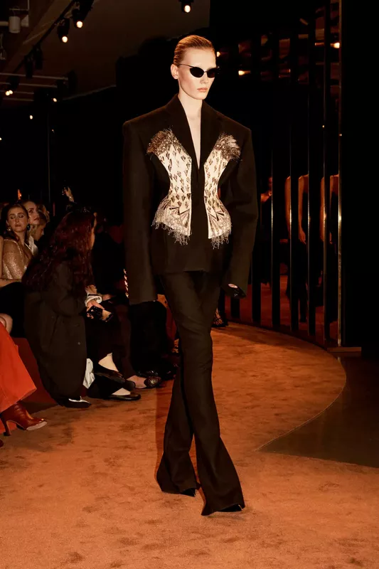 00037-schiaparelli-fall-2025-ready-to-wear-courtesy-of-schiaparelli