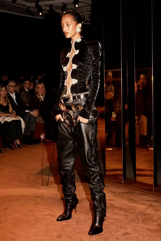 00043-schiaparelli-fall-2025-ready-to-wear-courtesy-of-schiaparelli