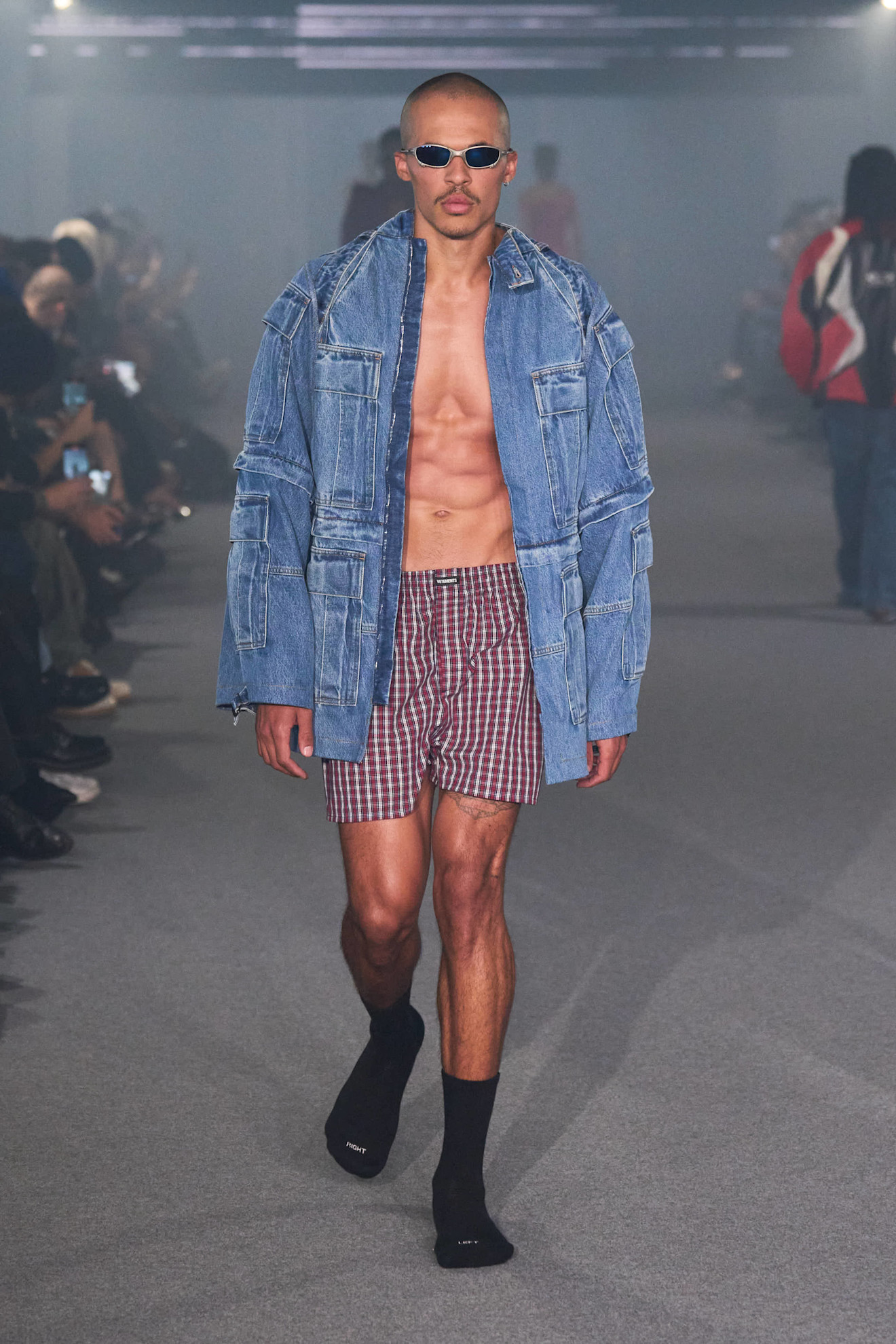 Vetements S25 047