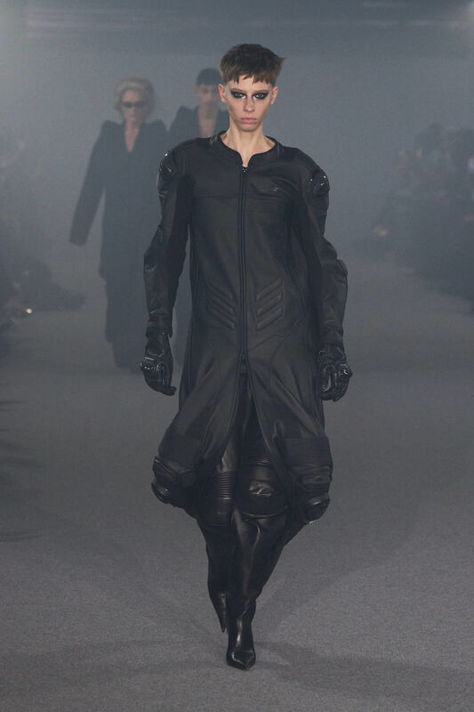 Vetements S25 006