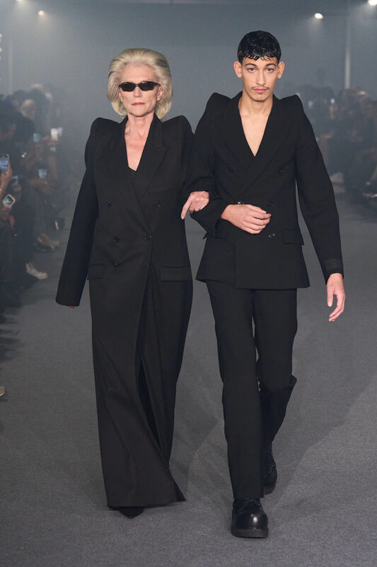 Vetements S25 007