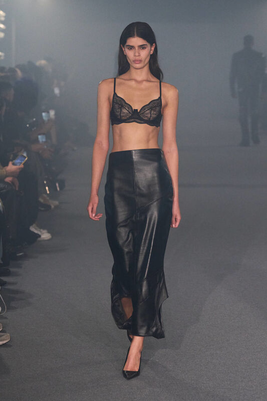 Vetements S25 010