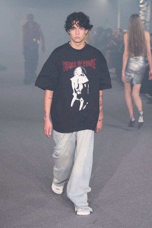 Vetements S25 015