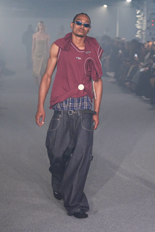 Vetements S25 016