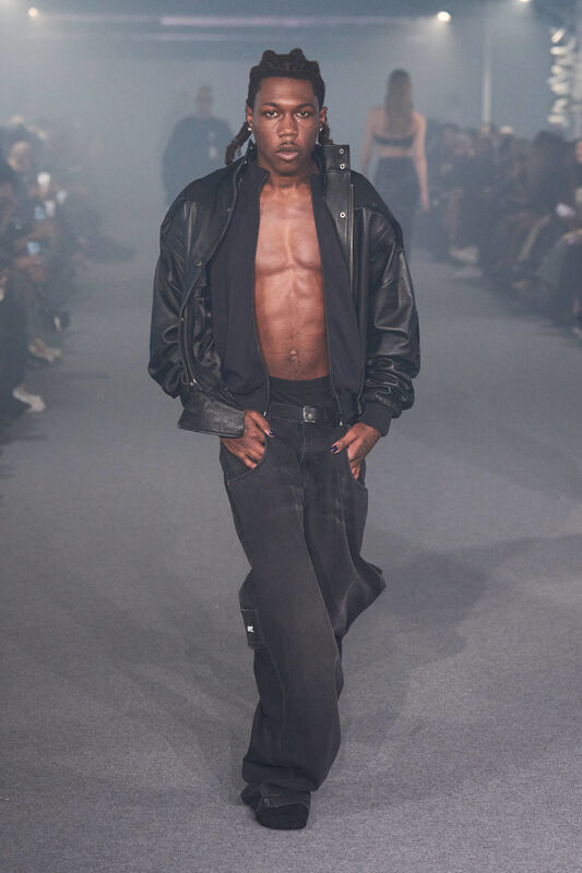 Vetements S25 018