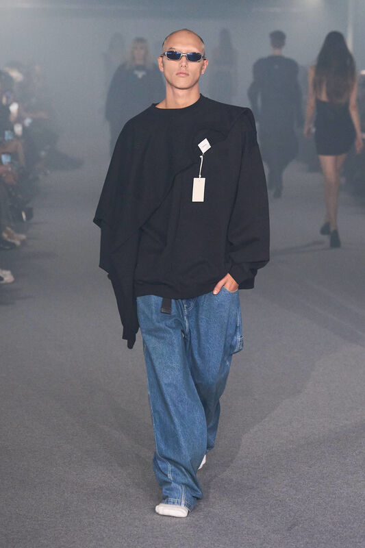 Vetements S25 019