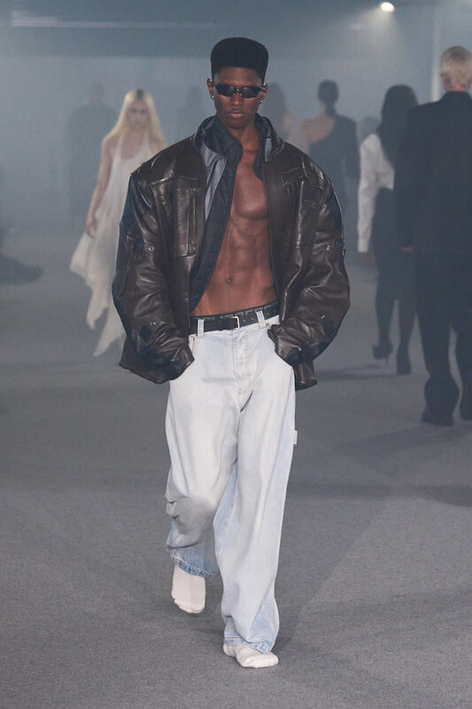 Vetements S25 024