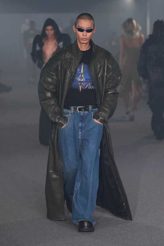 Vetements S25 026