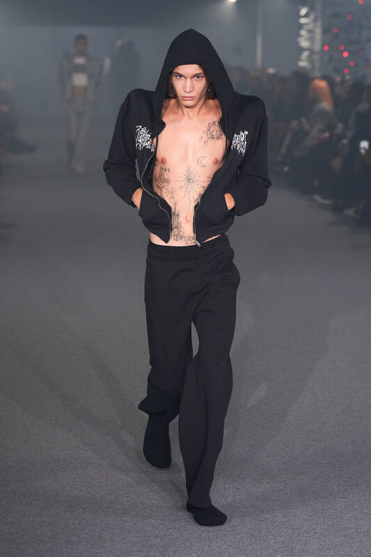 Vetements S25 027