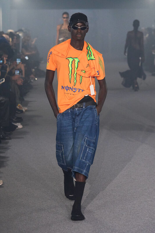 Vetements S25 033
