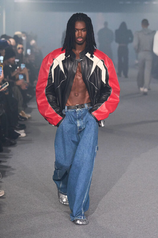 Vetements S25 036