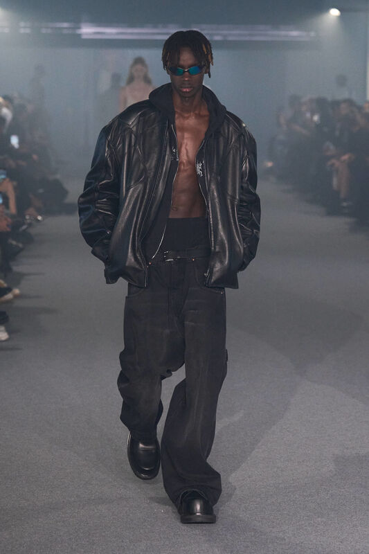 Vetements S25 038