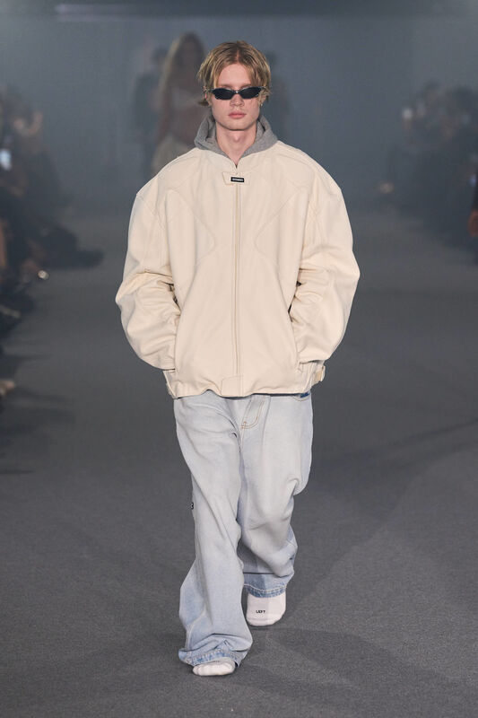Vetements S25 040