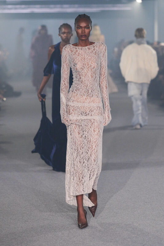 Vetements S25 049