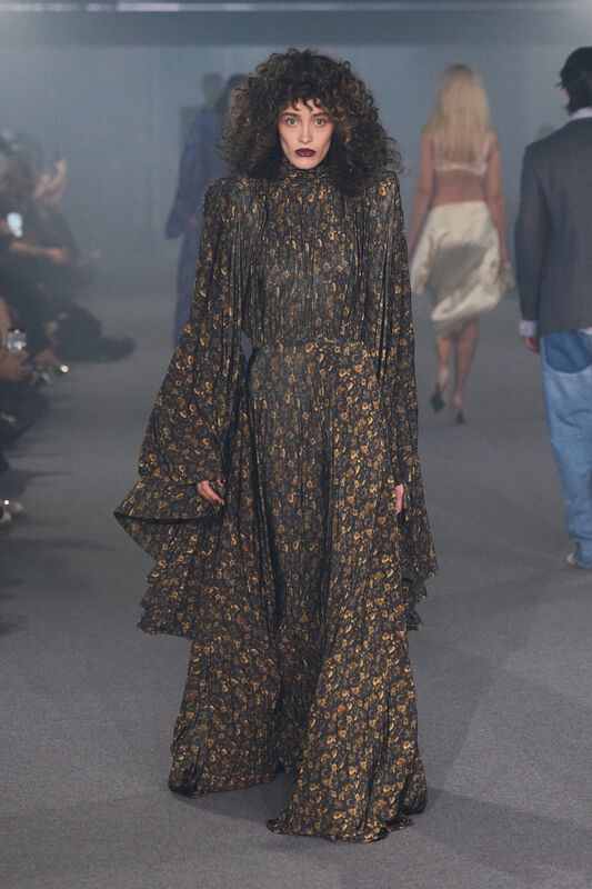 Vetements S25 052