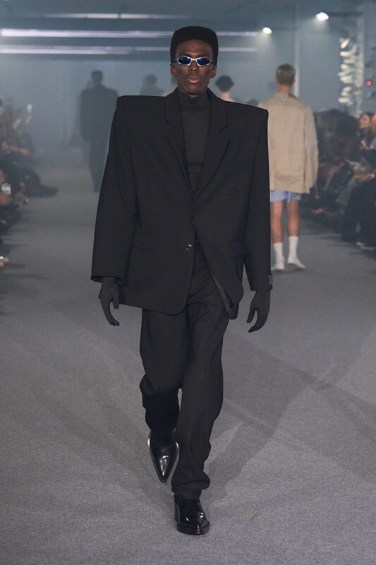 Vetements S25 054