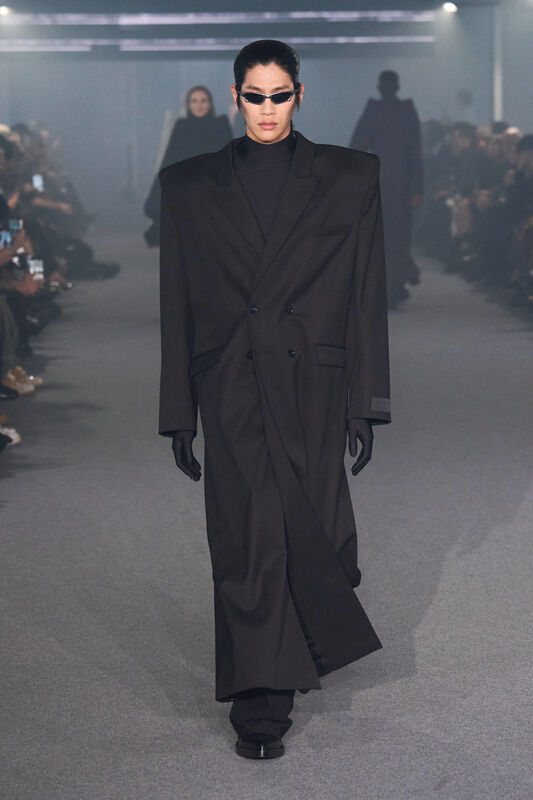 Vetements S25 057